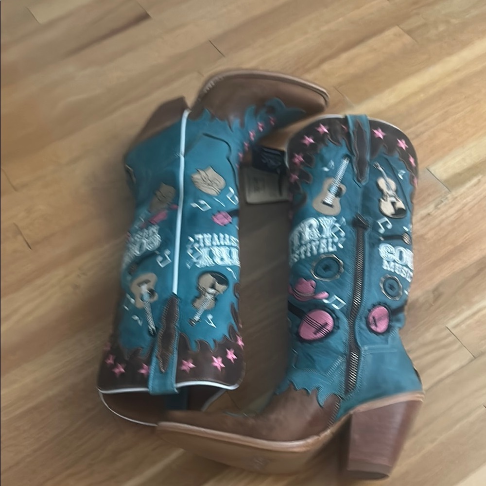 Dan Post Colorful Western Cowboy Boots
Nashville ready !!